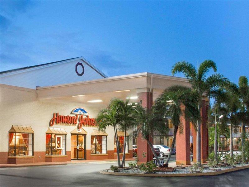 Howard Johnson By Wyndham Ft. Myers Fl Fort Myers Bagian luar foto